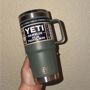 YETI Rambler 20 oz Travel Mug - Camp Green